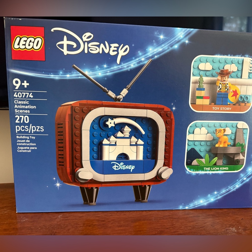 LEGO Disney Retro TV Set with Moving Scenes - Picture 4 of 4